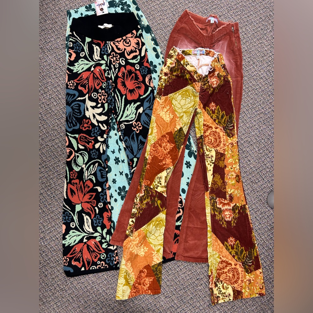 (4) Urban outfitters small 26 flare pants HOBO 90s